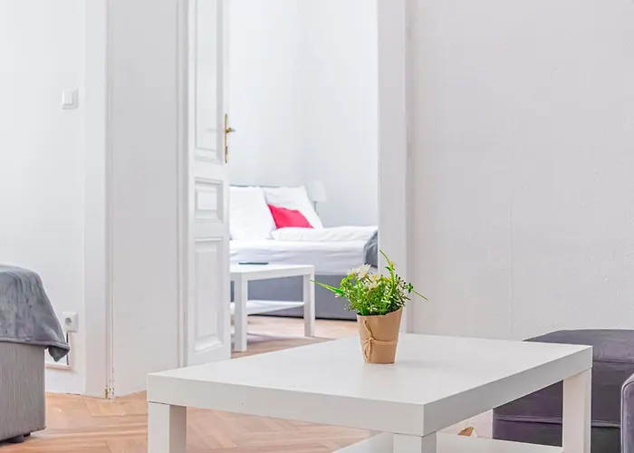 Classy 2br Apt. W/ Exclusive Location Near Akh Апартаменти