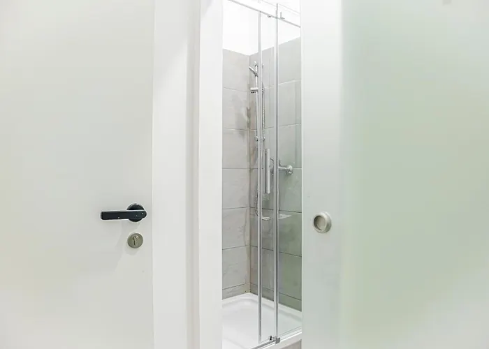 Classy 2br Apt. W/ Exclusive Location Near Akh
