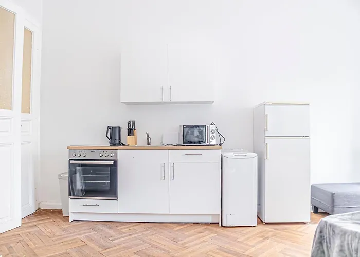Classy 2br Apt. W/ Exclusive Location Near Akh Апартаменти