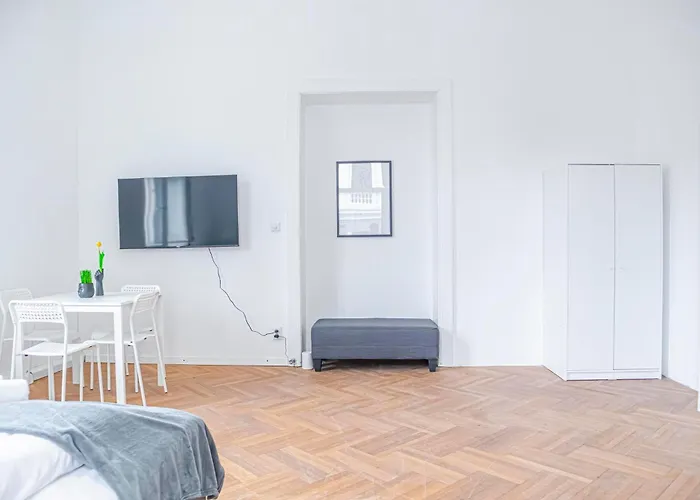 Апартаменти Classy 2br Apt. W/ Exclusive Location Near Akh *