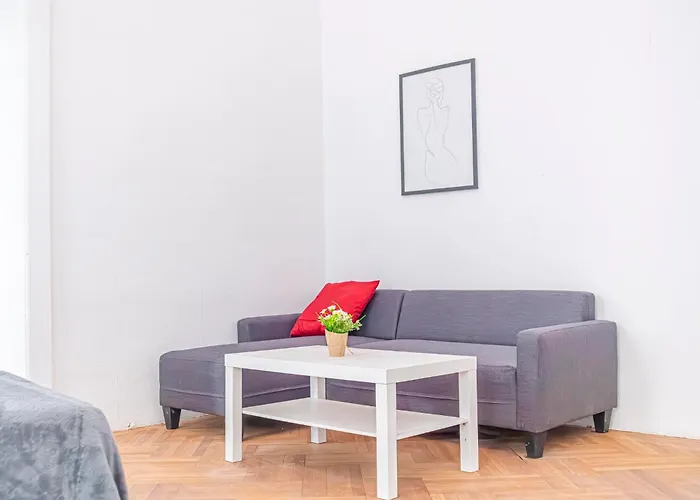 Classy 2br Apt. W/ Exclusive Location Near Akh Апартаменти *