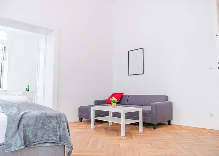 Classy 2br Apt. W/ Exclusive Location Near Akh