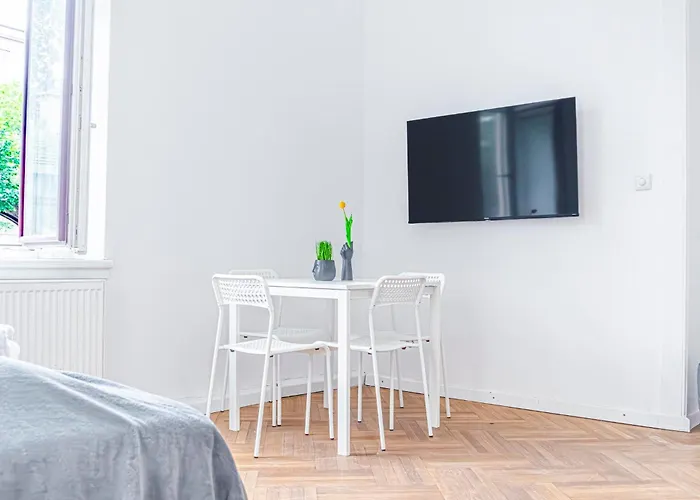 Апартаменти Classy 2br Apt. W/ Exclusive Location Near Akh *
