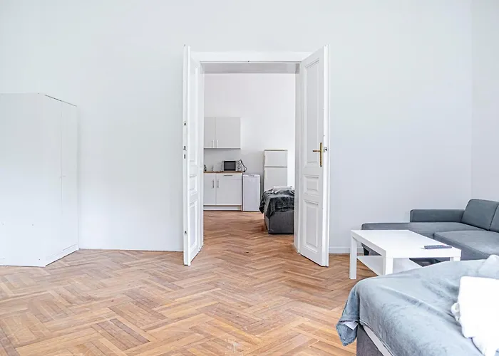 Classy 2br Apt. W/ Exclusive Location Near Akh Відень
