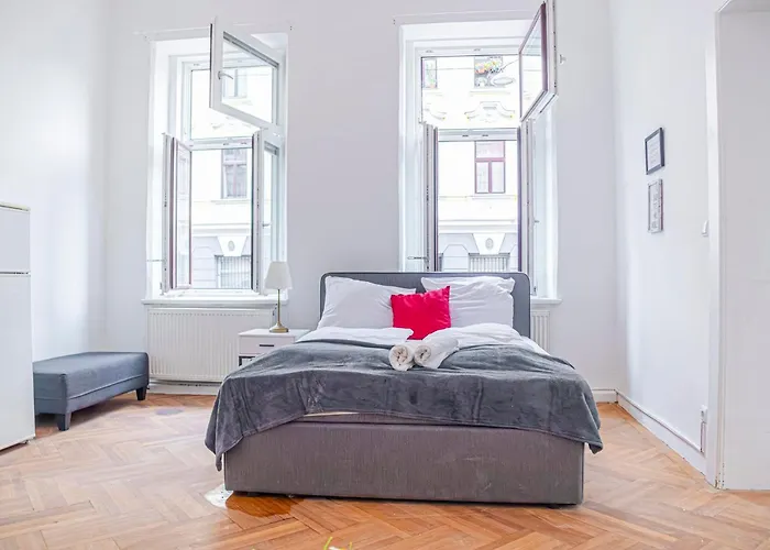 Апартаменти Classy 2br Apt. W/ Exclusive Location Near Akh *