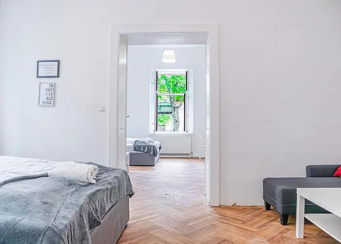 Апартаменти Classy 2br Apt. W/ Exclusive Location Near Akh *