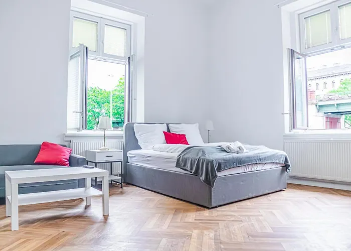 Classy 2br Apt. W/ Exclusive Location Near Akh