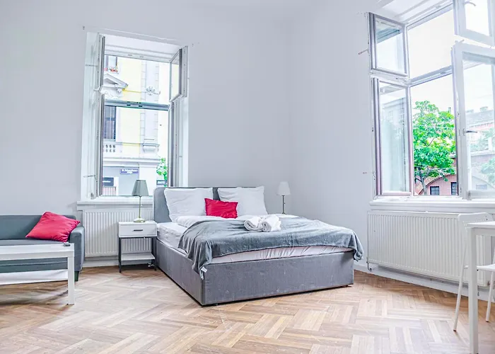 Classy 2br Apt. W/ Exclusive Location Near Akh Апартаменти *