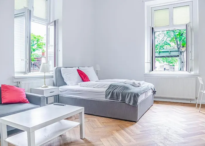 Classy 2br Apt. W/ Exclusive Location Near Akh Апартаменти