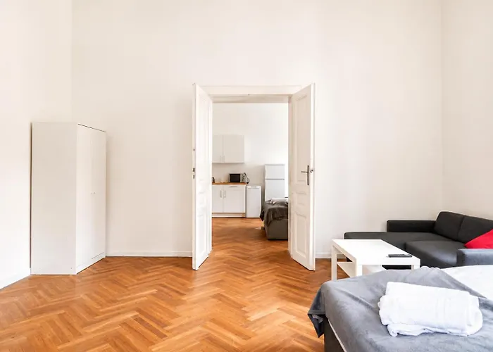 Classy 2br Apt. W/ Exclusive Location Near Akh
