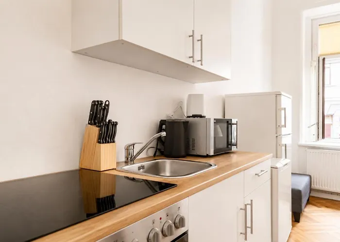 Classy 2br Apt. W/ Exclusive Location Near Akh Апартаменти Відень