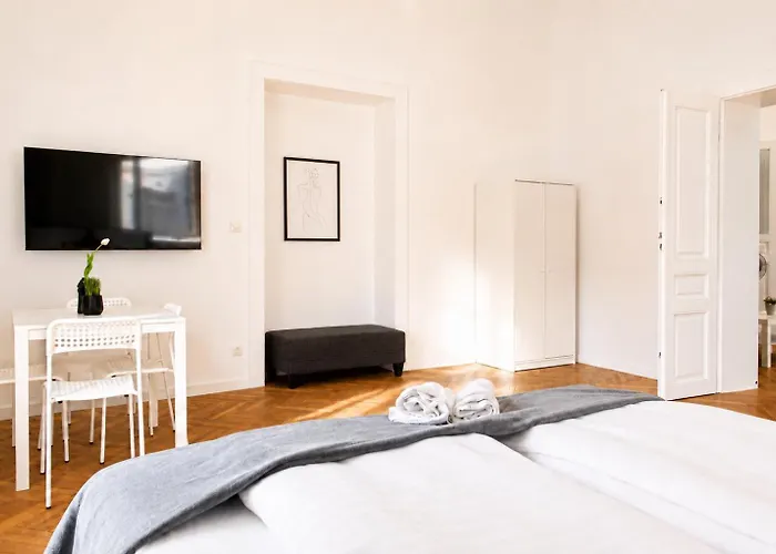 Classy 2br Apt. W/ Exclusive Location Near Akh Апартаменти Відень