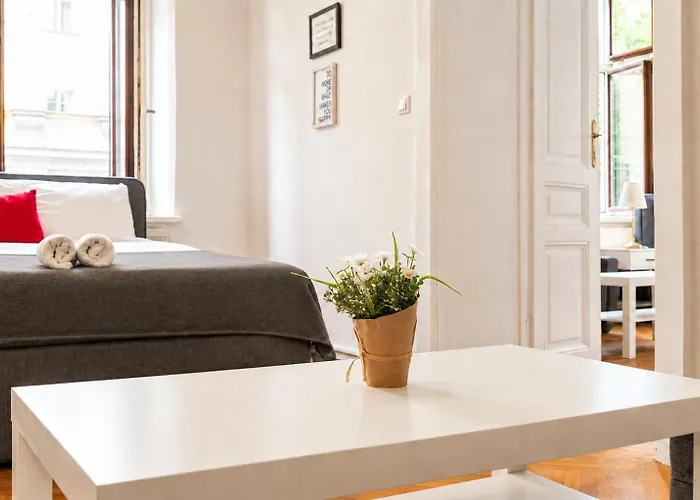 Classy 2br Apt. W/ Exclusive Location Near Akh Апартаменти *