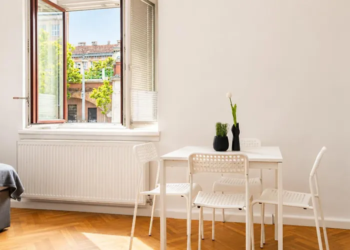 Classy 2br Apt. W/ Exclusive Location Near Akh