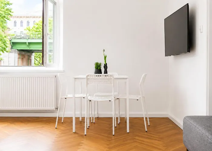 Classy 2br Apt. W/ Exclusive Location Near Akh Апартаменти Відень