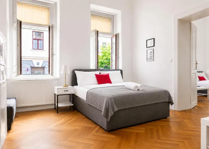 Classy 2br Apt. W/ Exclusive Location Near Akh Apartment *