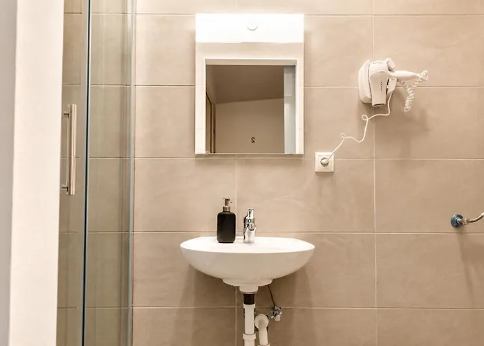 Апартаменти Classy 2br Apt. W/ Exclusive Location Near Akh