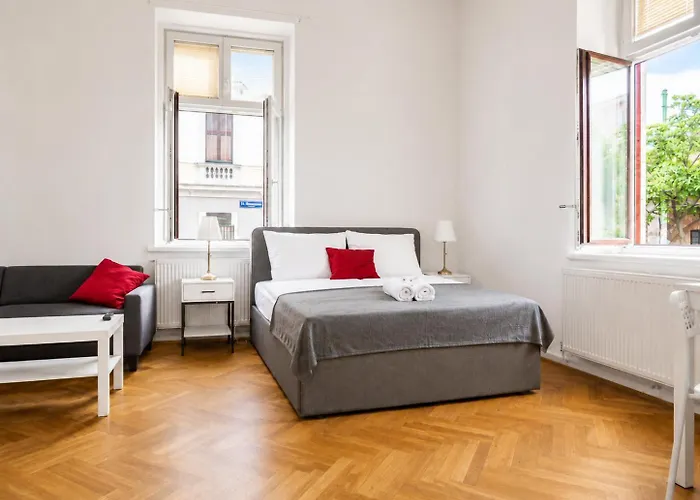 Classy 2br Apt. W/ Exclusive Location Near Akh