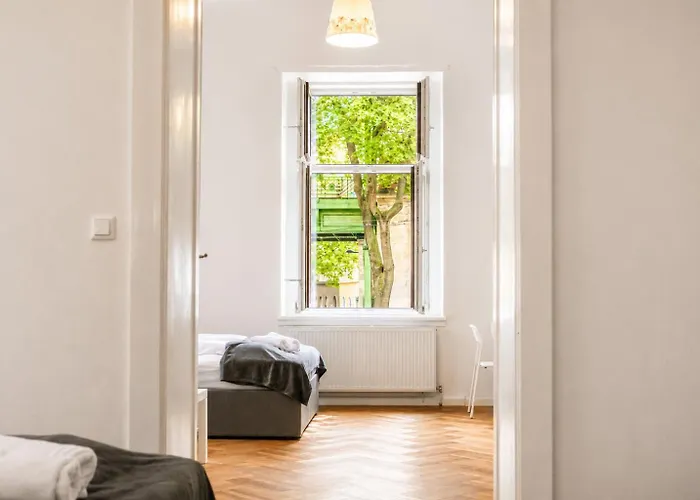 Апартаменти Classy 2br Apt. W/ Exclusive Location Near Akh